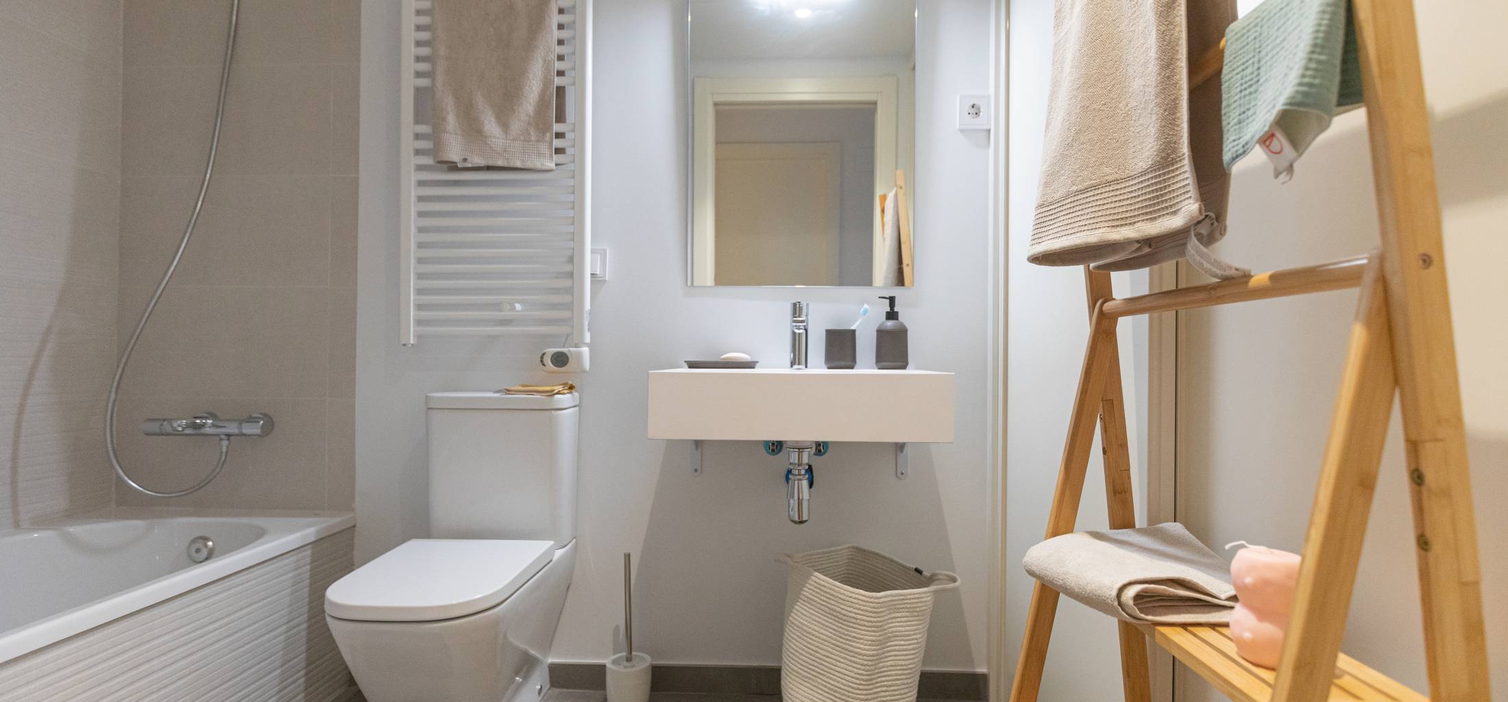 Baño en piso de alquiler | Marobert | Badalona