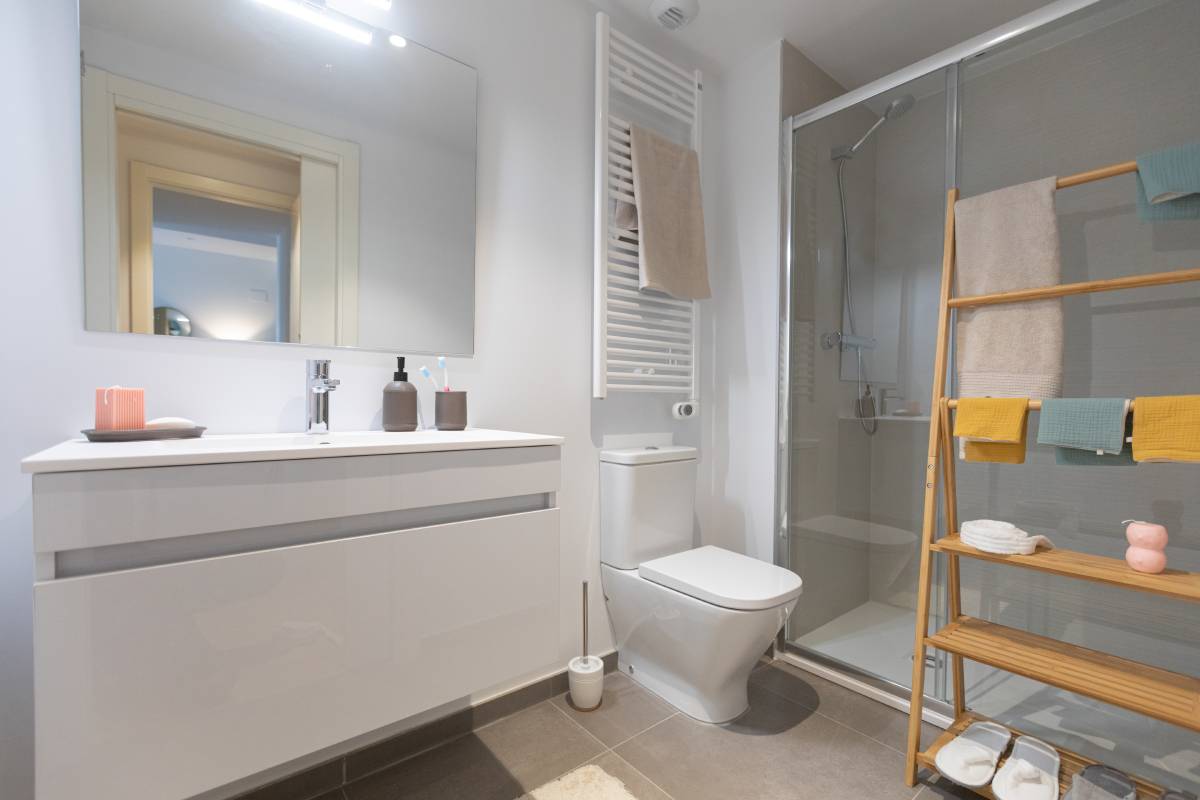 Baño en piso de alquiler | Marobert | Badalona